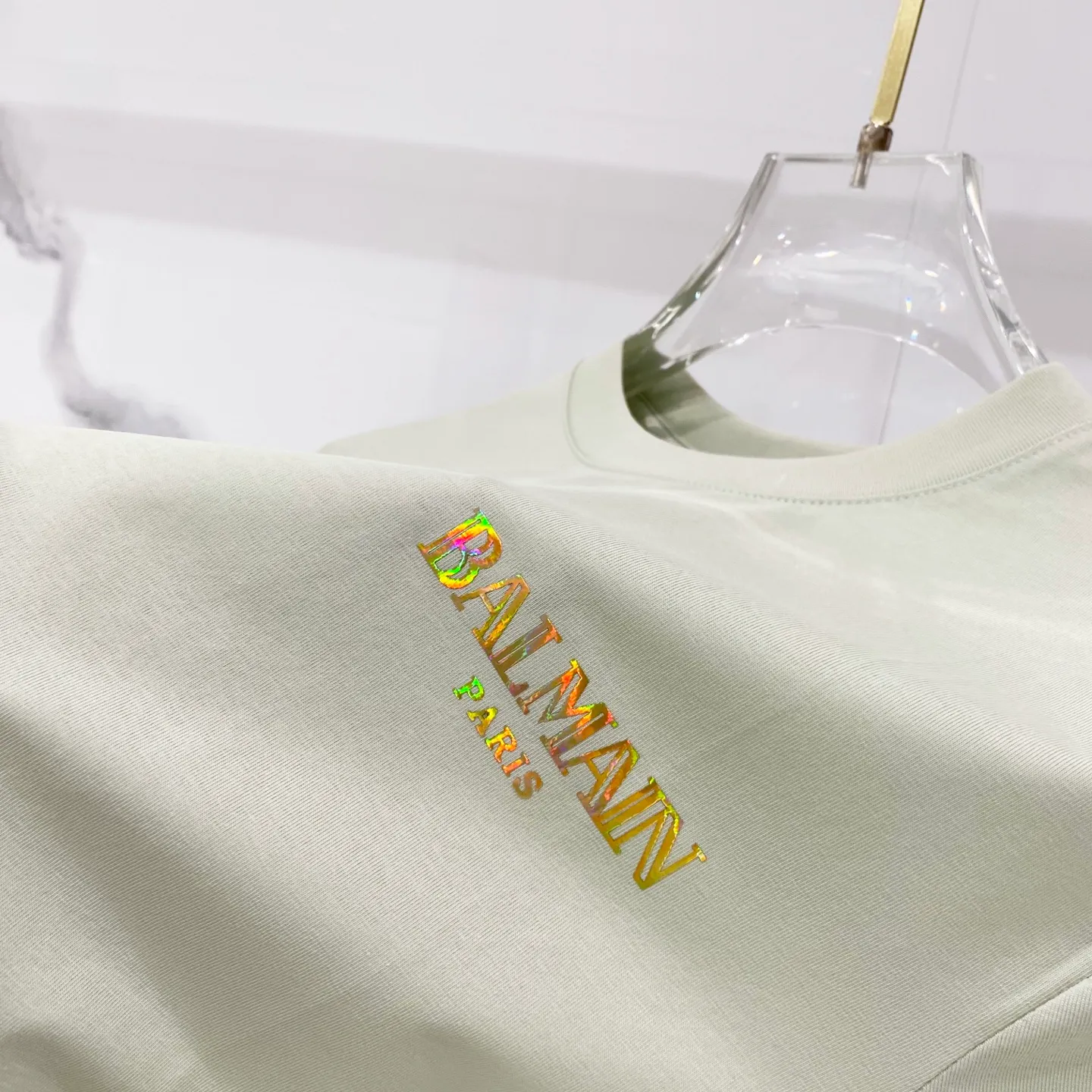 BALMAIN/Balmain - mercerized cotton gram T-shirt for men and women, micro-marked letters on the chest, bronzing LOGO printing, pure quality, original fabric 100% cotton, Versatile fashion, light luxury trend, tag, collar label, wash, three labels complete Size: S-2XL Color: Black.White.Light Green.
